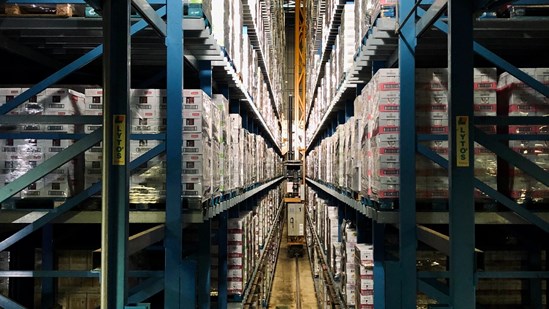 5 important metrics a warehouse management system needs to track